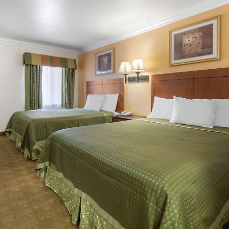 阿德兰托 Us 395 罗德威酒店 外观 照片